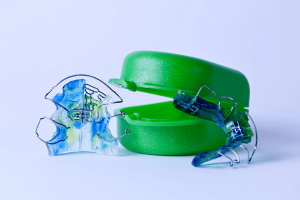 Permanent teeth retainer